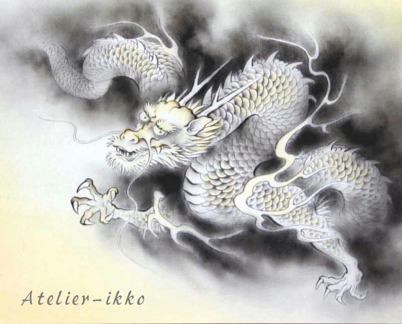 雲の中に棲み、世を見守る雲龍